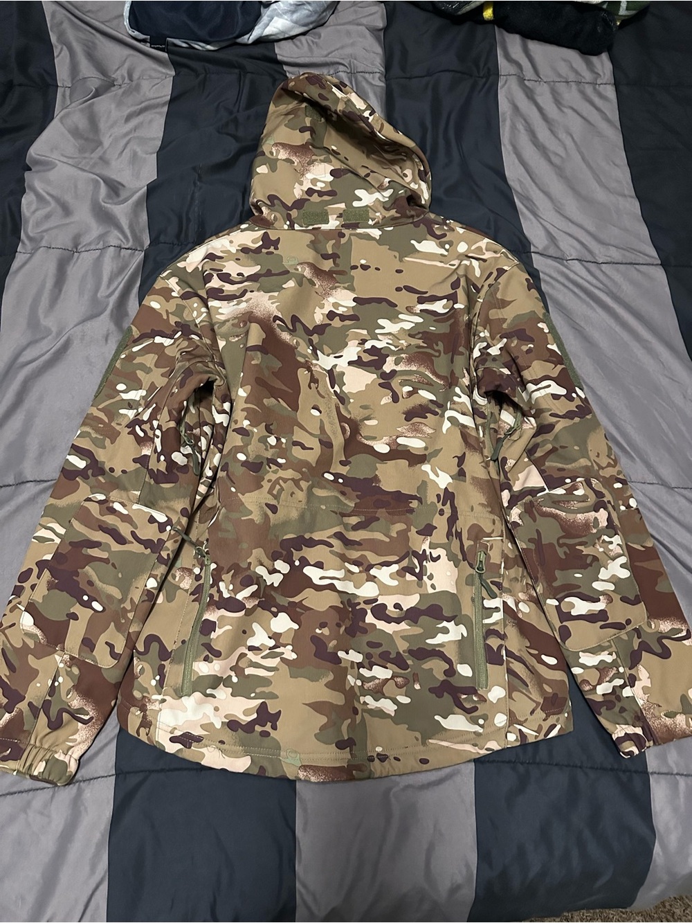 Men's Hooded Camouflage Softshell Jacket - Multicam
